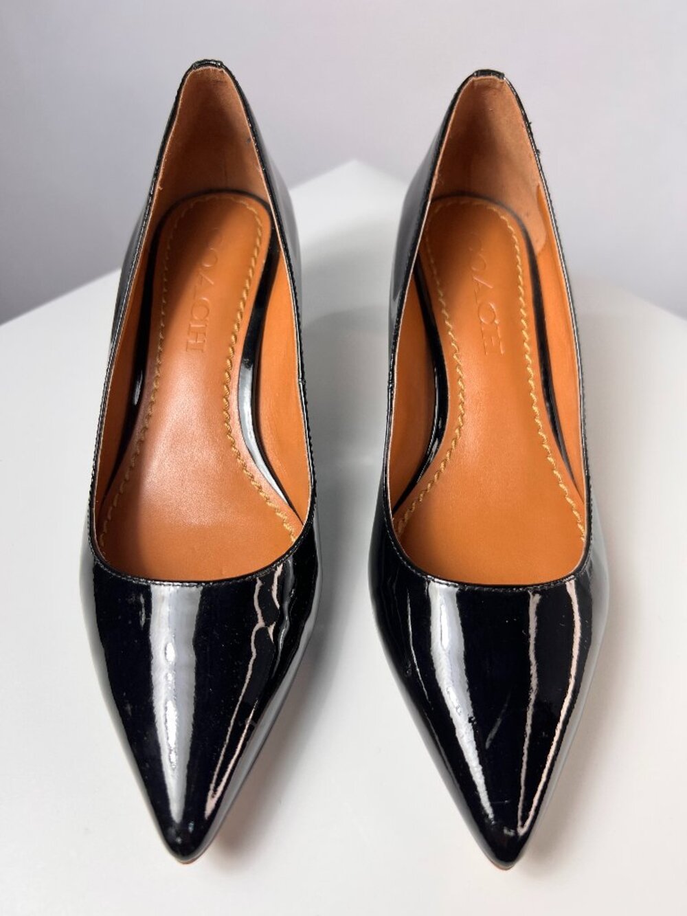 COACH Mid Heel Pump Black Patent Leather Wood Kitten Heels Embossed  Sz 5.5